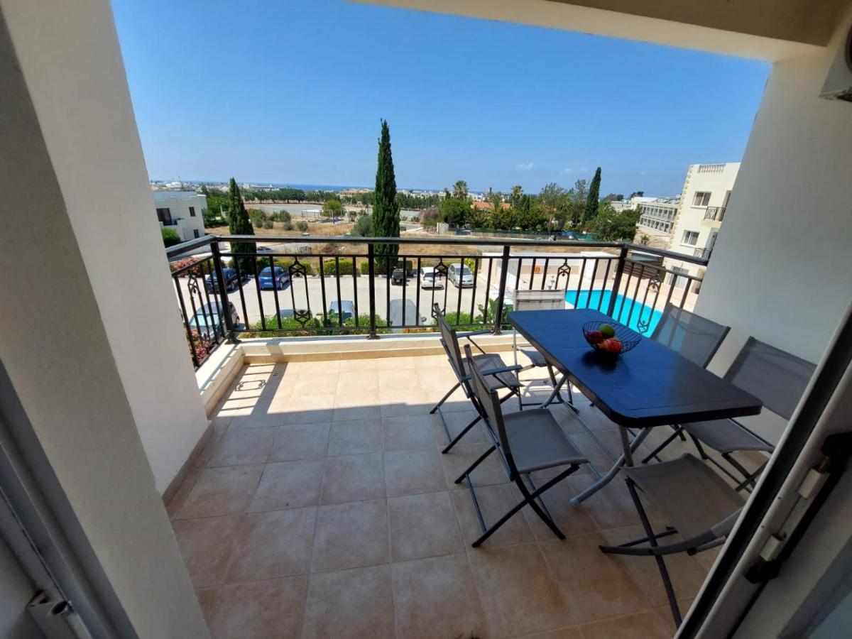 Stunning Views' Apartment With Pool 파포스 외부 사진