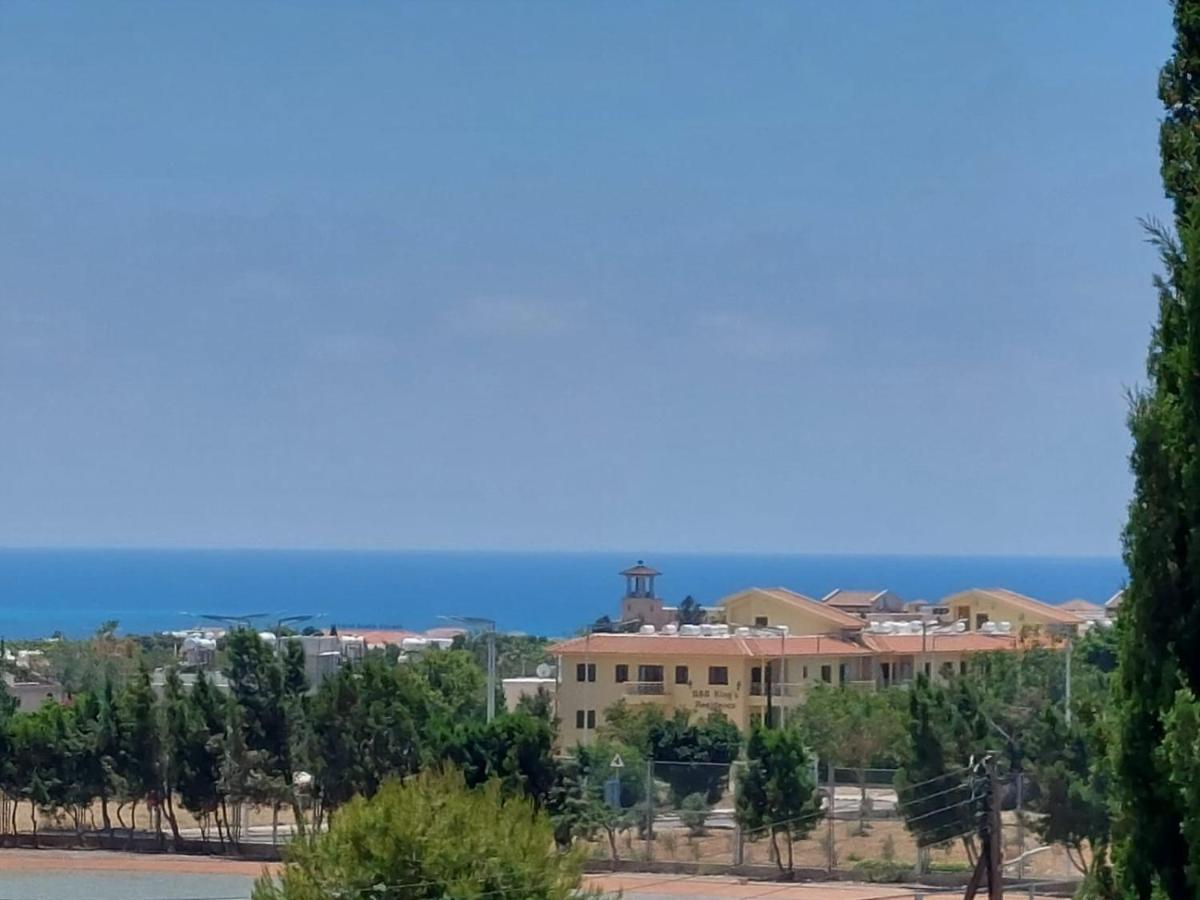 Stunning Views' Apartment With Pool 파포스 외부 사진