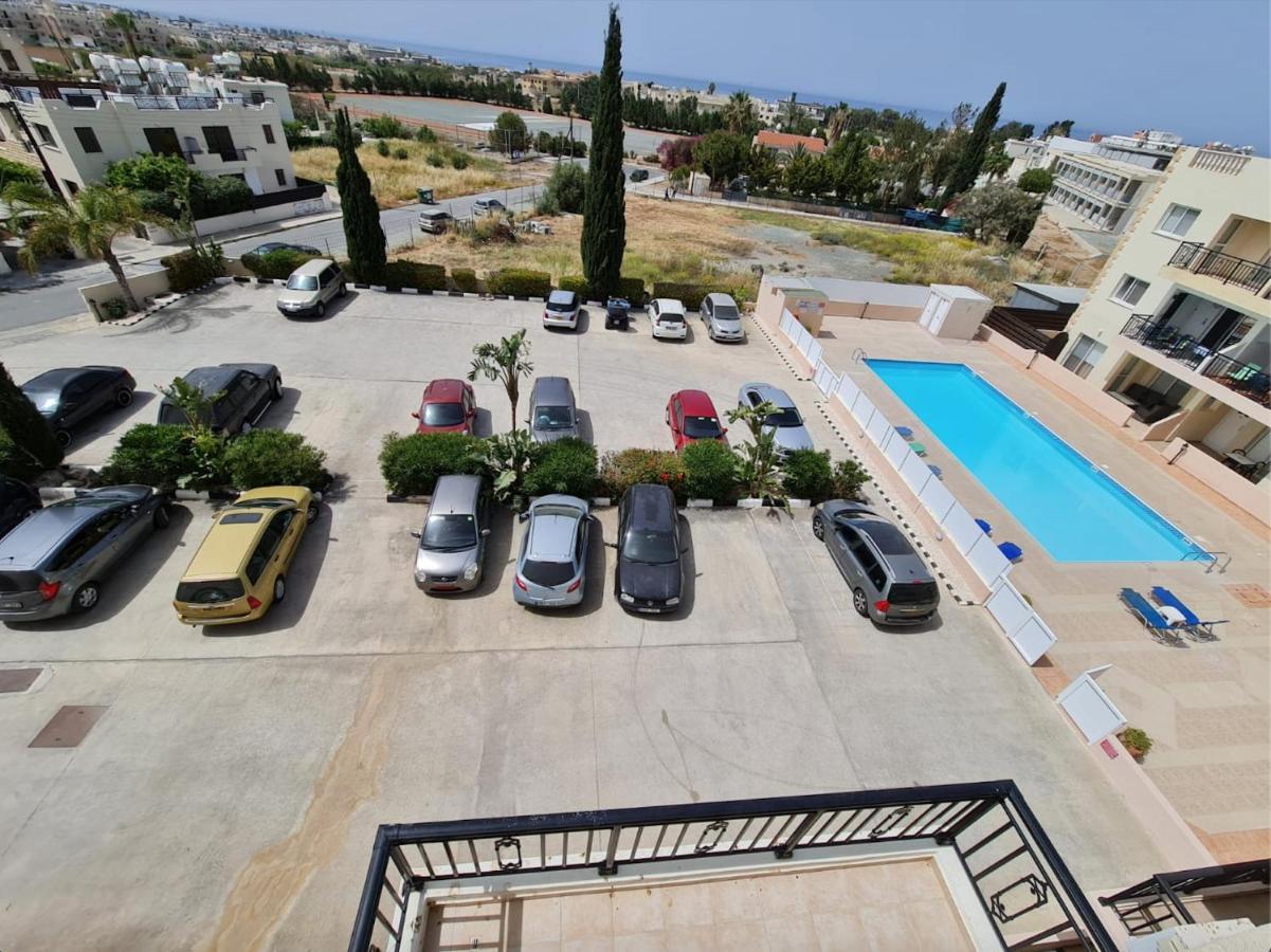 Stunning Views' Apartment With Pool 파포스 외부 사진